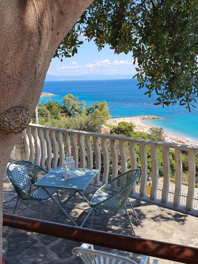 Апартаменти Una Finestra Sul Mare Monolocale Берджеджі Екстер'єр фото
