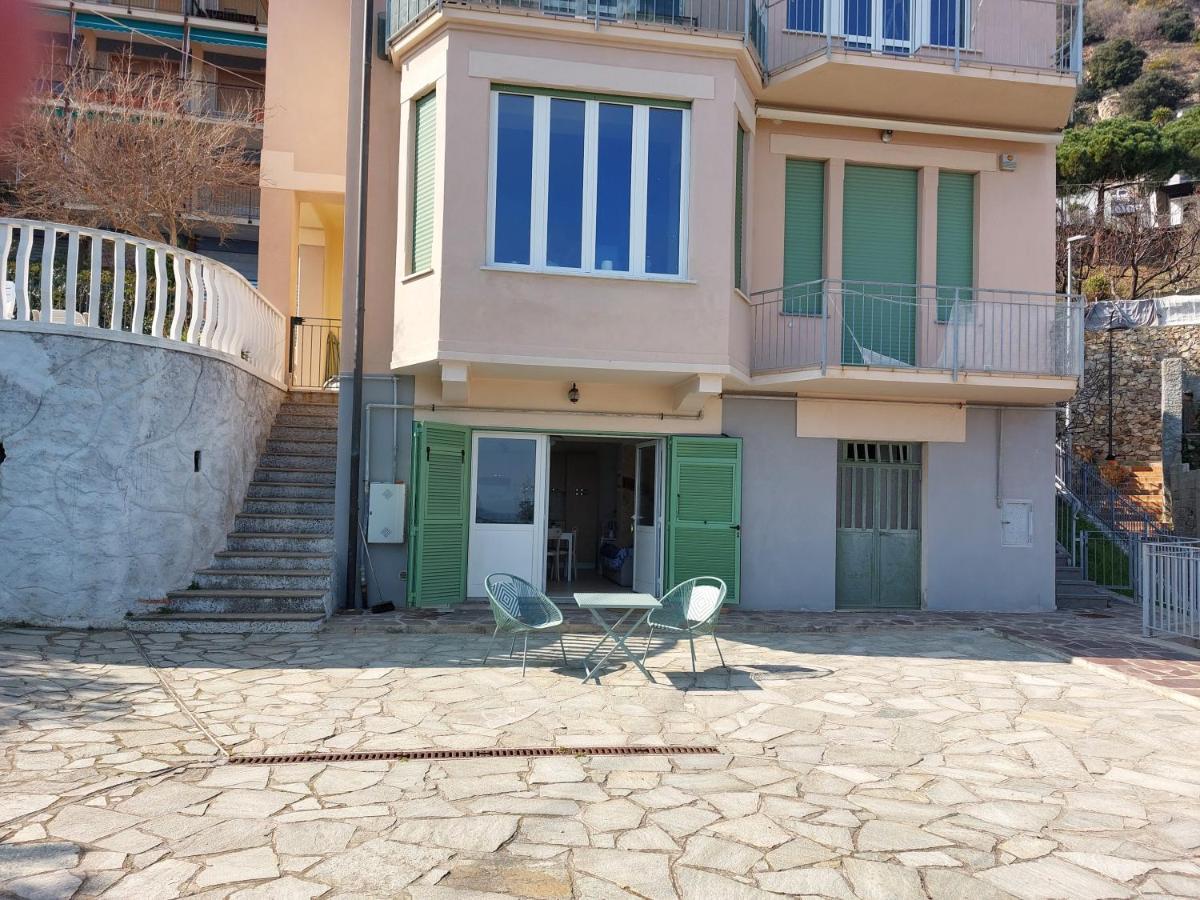 Апартаменти Una Finestra Sul Mare Monolocale Берджеджі Екстер'єр фото