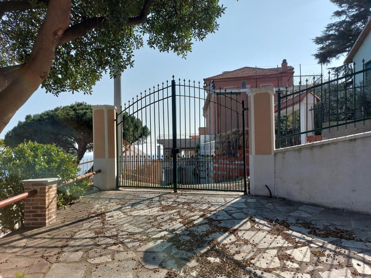 Апартаменти Una Finestra Sul Mare Monolocale Берджеджі Екстер'єр фото