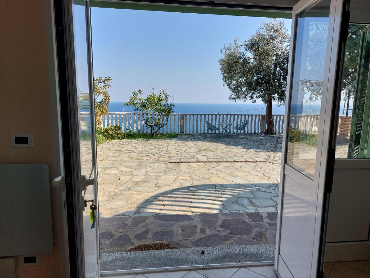 Апартаменти Una Finestra Sul Mare Monolocale Берджеджі Екстер'єр фото