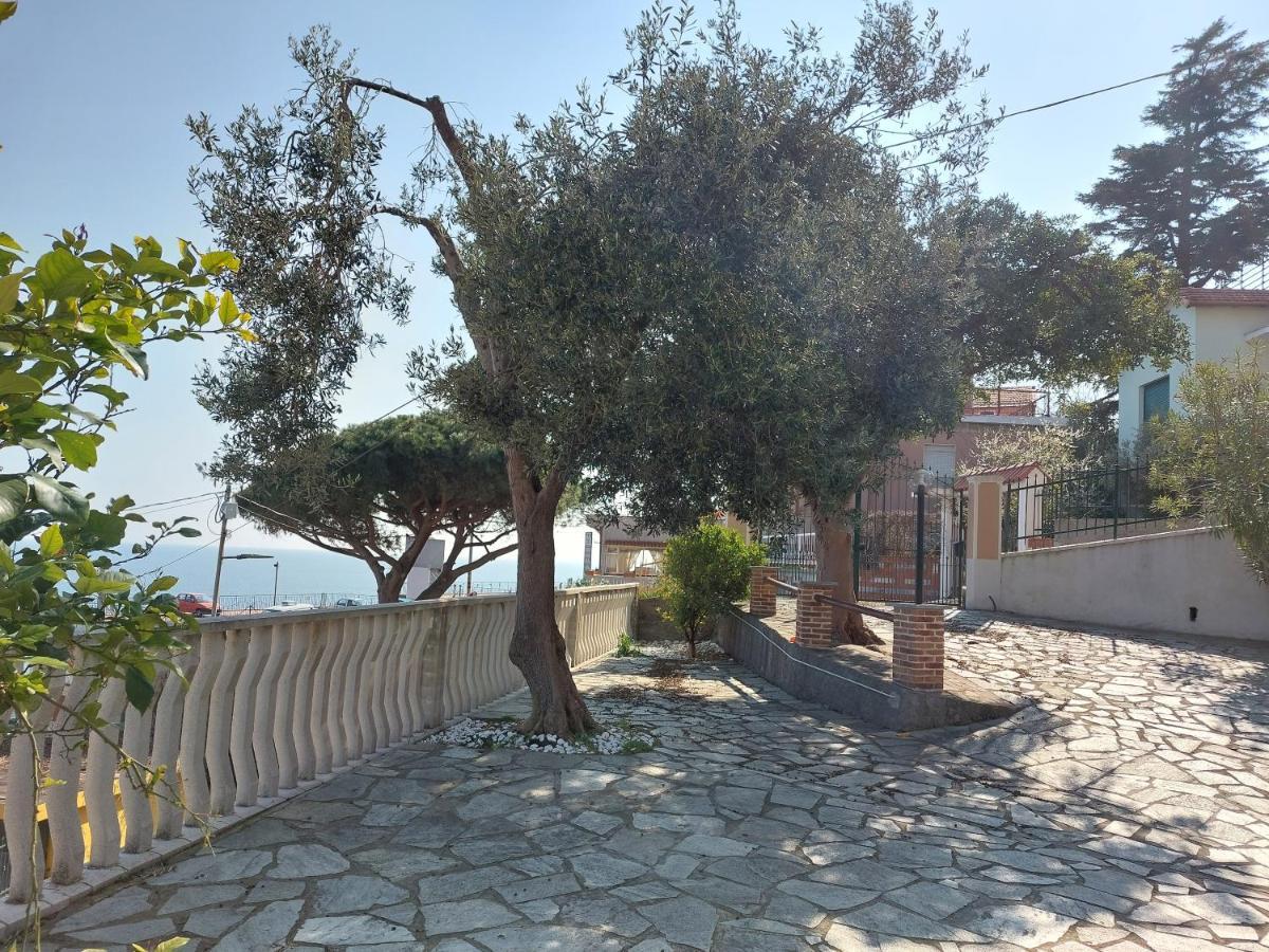 Апартаменти Una Finestra Sul Mare Monolocale Берджеджі Екстер'єр фото