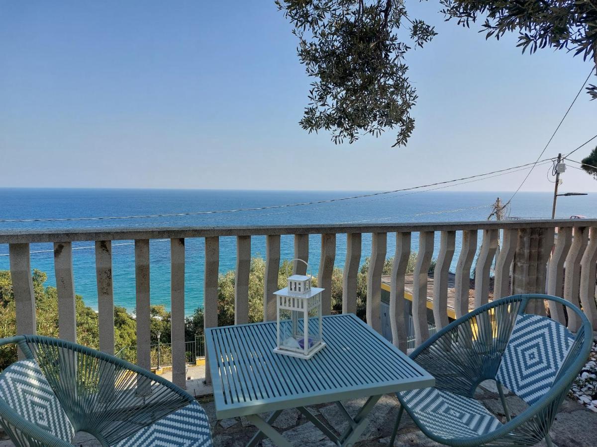 Апартаменти Una Finestra Sul Mare Monolocale Берджеджі Екстер'єр фото