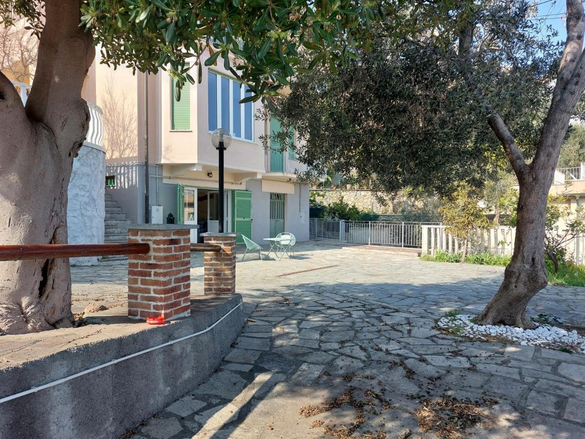 Апартаменти Una Finestra Sul Mare Monolocale Берджеджі Екстер'єр фото